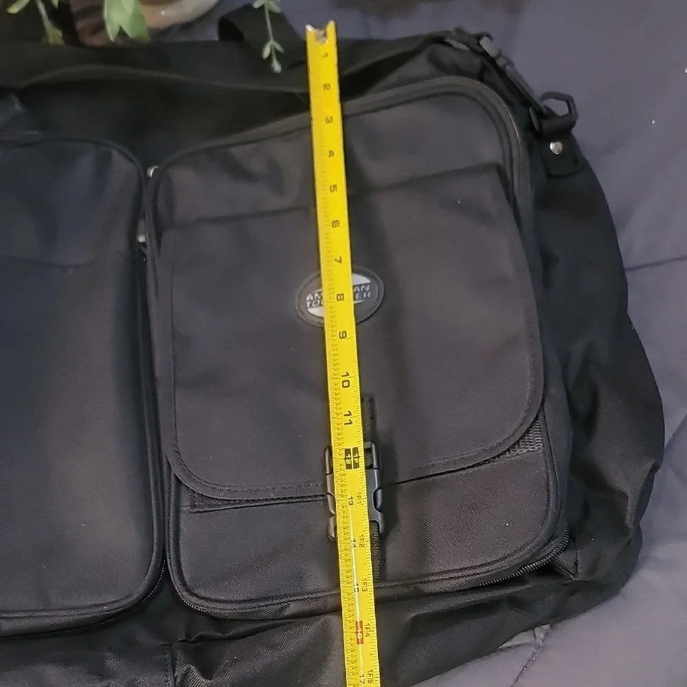 AMERICAN TOURISTER Black Duffel Bag with Dual Front Pockets